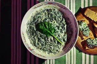Spinaci saltati in salsa yogurt