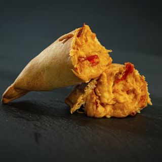 Empanada Premium Provolone Y Tomates Secos