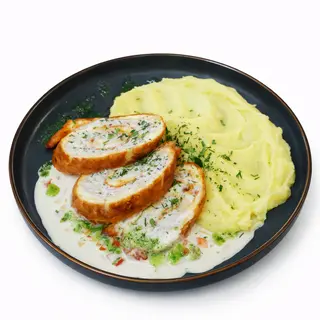 Сырно-мясной рулет с пюре д