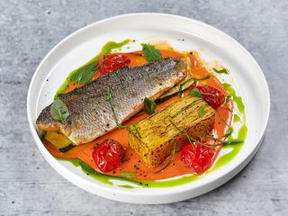 ФІЛЕ СІБАСА, ЦУКІНІ-ГРИЛЬ, ПЕЧЕНІ ТОМАТИ (380g)