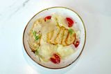 САЛАТ С КУРИЦЕЙ И СУХАРИКАМИ