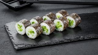 Макі з огірком