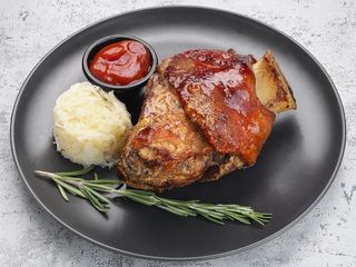 Golonka wieprzowa Рулька (600g)