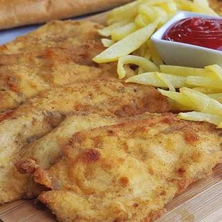 Pechuga Empanada Con Patatas