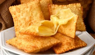 Pastel Frito de Queijo