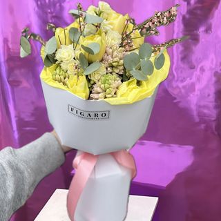 Buchet de primavara cu flori mixate