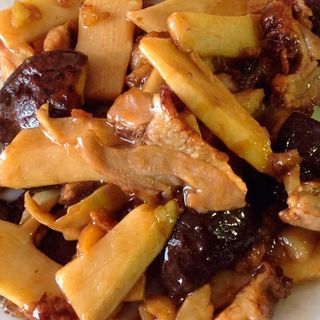 Pato Con Bambú Y Setas Chinas