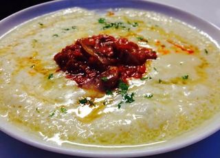 Queso provolone al horno con sobrasada y miel