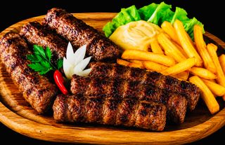 Meniu: mici+cartofi+chifla+mustar