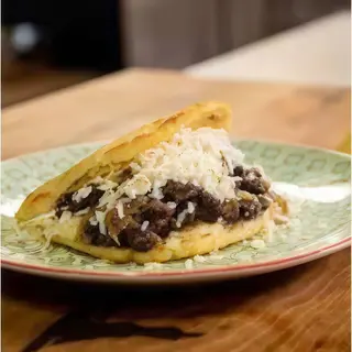 Arepa De Dominó