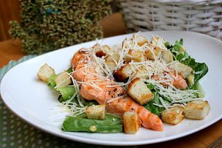 Салат "Цезарь" с лососем