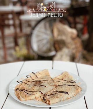 Palačinke sa čokoladnim kremom i plazmom