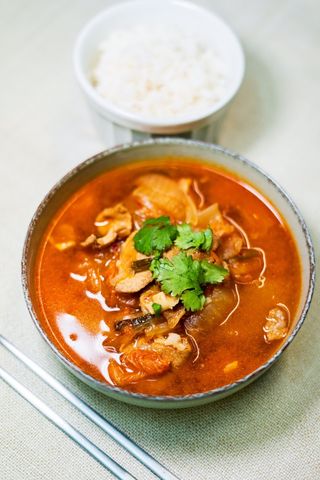 Кім-чі тіге 
( гострий суп )