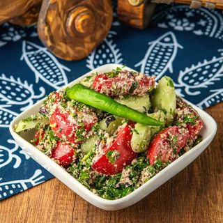 კიტრი-პომიდვრის სალათი ნიგზვით