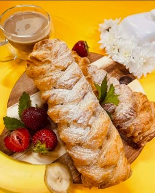 Слойка з бананом та шоколадом