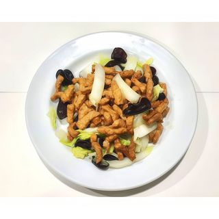 Porco desfiado com couve chinesa e algas