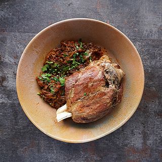 Ciolan de porc gătit domol