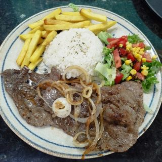 Menú, hígado encebollado 