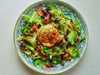 Insalata di rulo de cabra gratinado