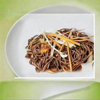 25. Spaghetti di soba saltati con verdure