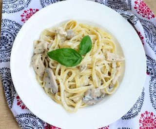 Феттучини с курицей и грибами