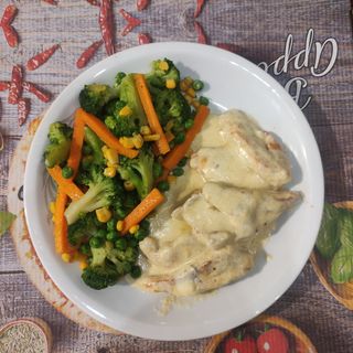 Пиле Френски Сирена и задушени зеленчуци (400гр.)