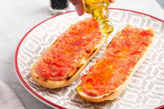 Tostadas Con Aceite De Oliva Y Tomate