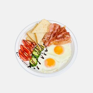 Ouă ochiuri cu bacon