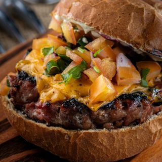 XL бургер със свински джолан