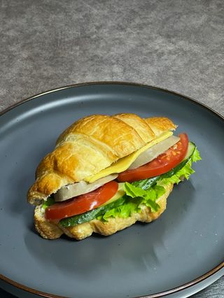 Круассан с казы (1 шт.)