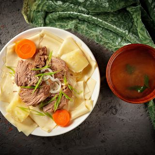 Бешбармак из говядины с бульоном (500г)