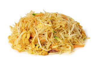 Spaghetti di riso con verdure al curry