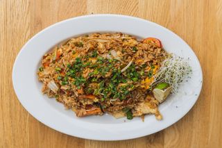 Ryż smażony z jajkiem i warzywami