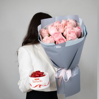 15 роз 50 см + Raffaello