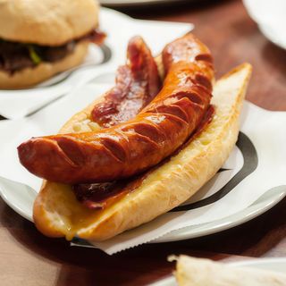 Pikantwurst con cebolla