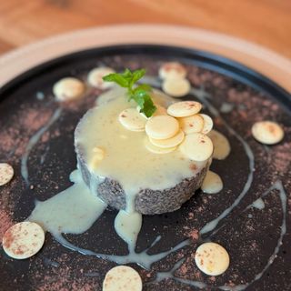 Kolač sa makom i bijelom čokoladom