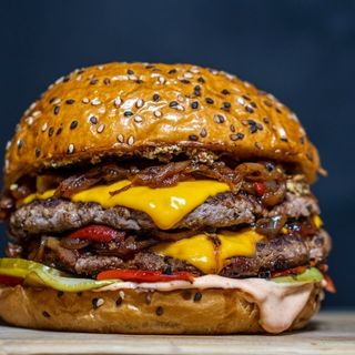 Double Cheeseburger /frites /soda gratuit 