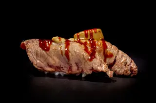 126. Nigiri De Solomillo Y Foie (2 Uds.)