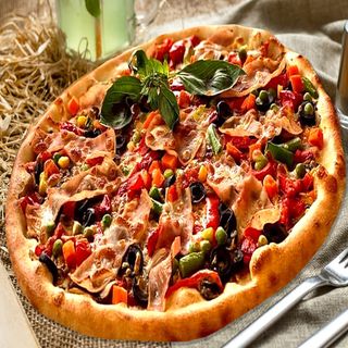 Pizza Capricciosa si doza racoritoare cadou
