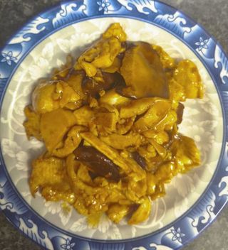 81. Pollo saltato con bambù e funghi