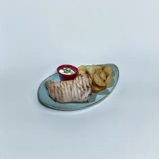 Piept de pui la grill cu cartofi si sos mayo