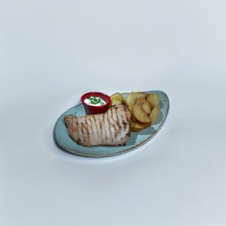 Piept de pui la grill cu cartofi si sos mayo