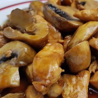 Pollo Con Champiñones