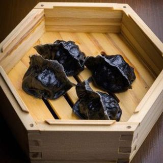 29 - Ravioli nero di seppia e gamberi