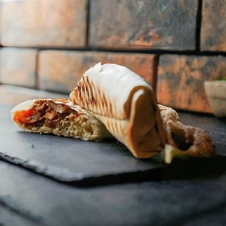 Сулугуні з м'ясом (650г)