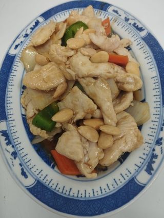 Pollo Con Salsa Almendra