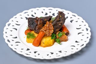 Friptură de vită la cuptor cu legume de sezon 450gr