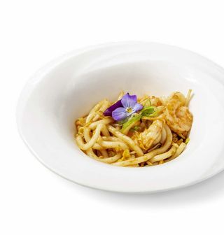 747. Udon con gamberi