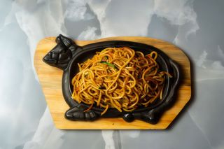 Spaghetti alla piastra con verdure