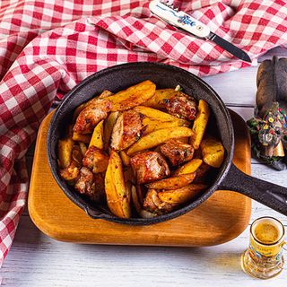 ოჯახური ქართული ღორის ხორცით